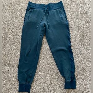 Lululemon joggers size 8